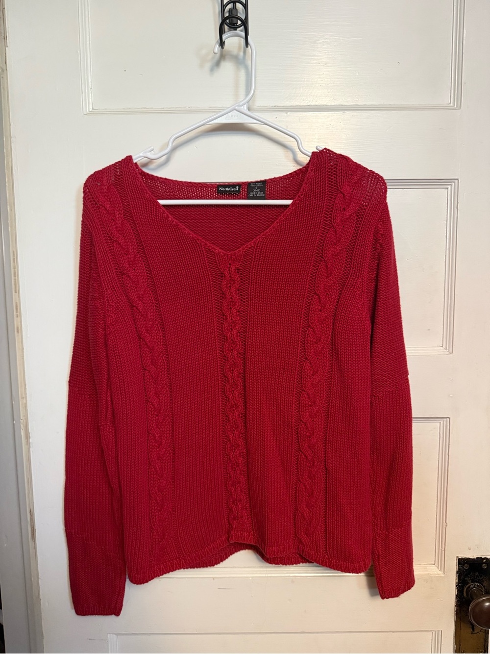 North Crest red cable knit thick sweater with V-neck Size S